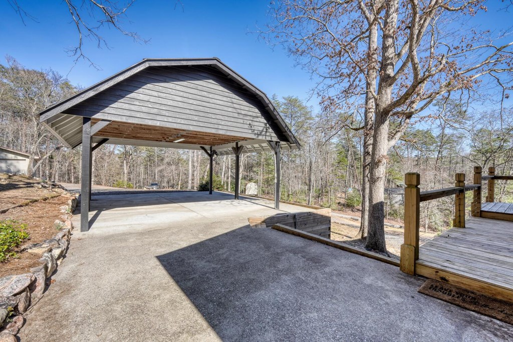11 Collins Hollow Cove Property Photo 16