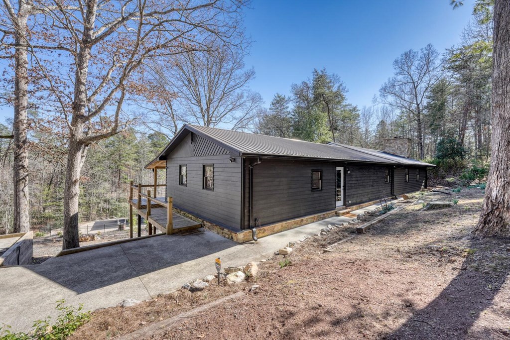 11 Collins Hollow Cove Property Photo 17