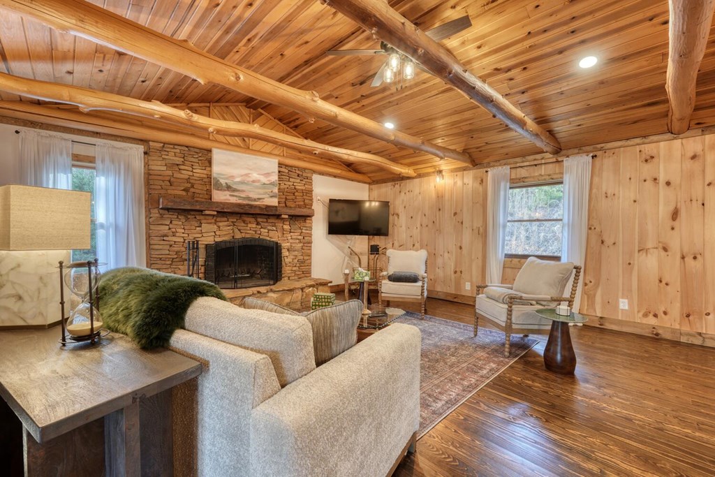11 Collins Hollow Cove Property Photo 38