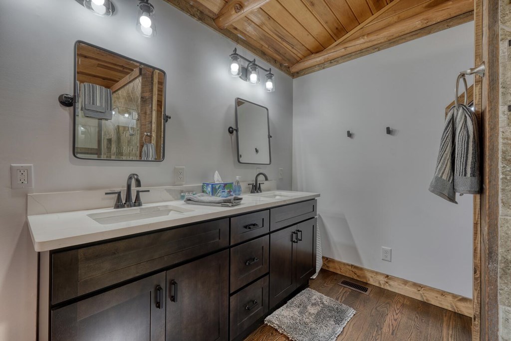 11 Collins Hollow Cove Property Photo 47