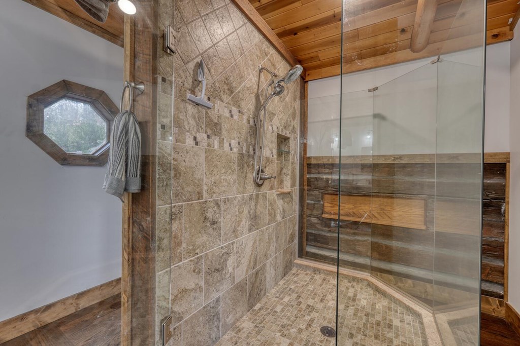 11 Collins Hollow Cove Property Photo 48