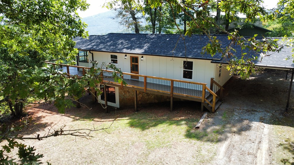 1568 Harris Ridge Road Property Photo 3