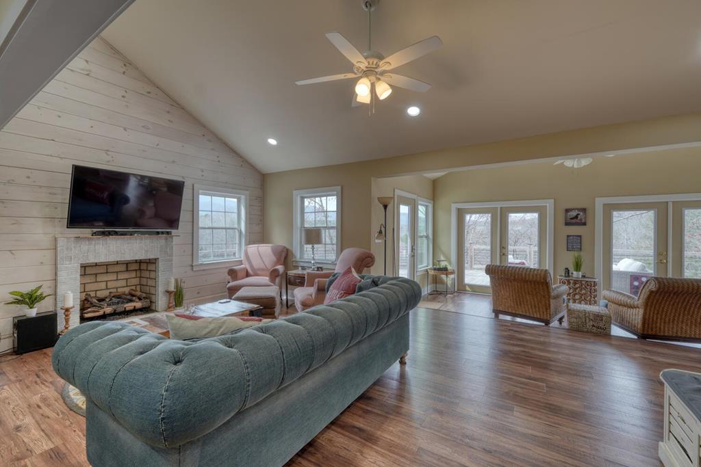 1746 Settlement Road Property Photo 12