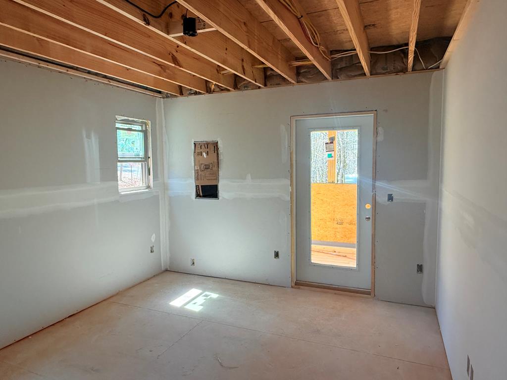 100 Lakeside View Trail Property Photo 5