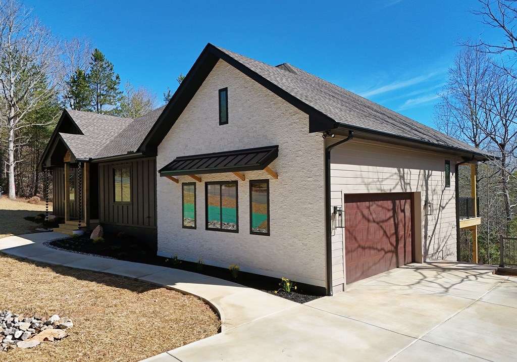 2408 Standing Meadows Drive Property Photo 3