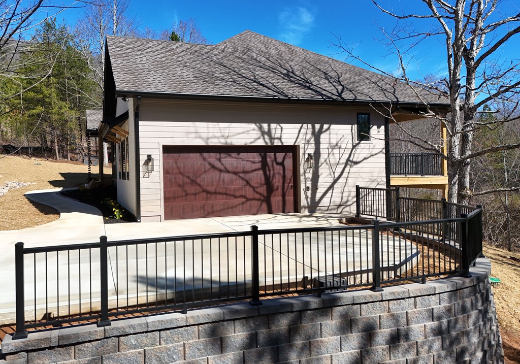 2408 Standing Meadows Drive Property Photo 10