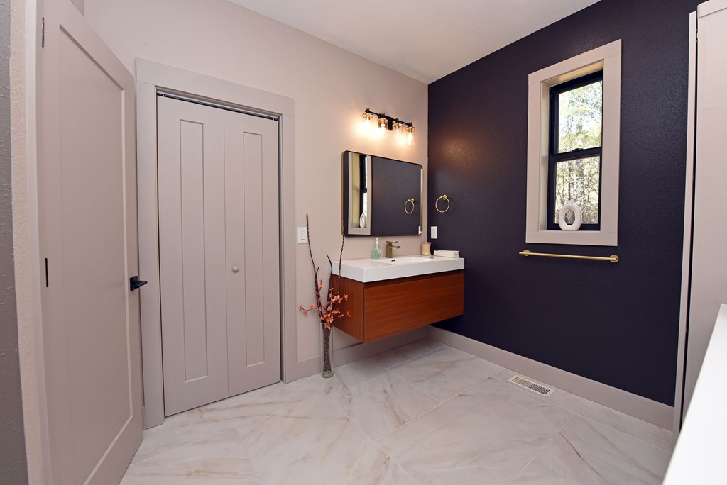 2408 Standing Meadows Drive Property Photo 19