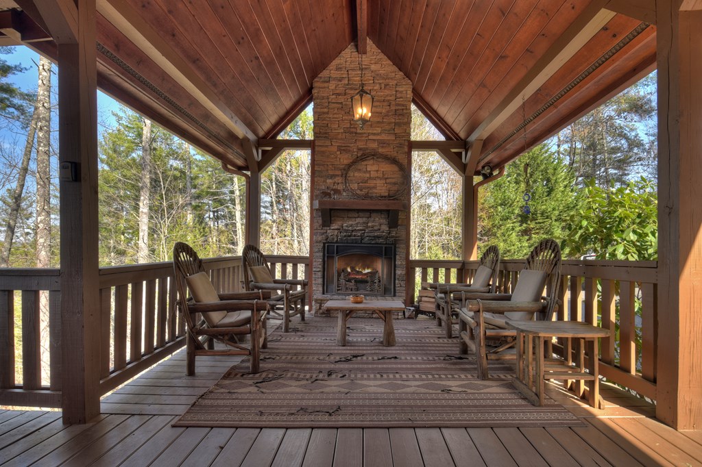 602 Laurel Creek Trail Property Photo 3