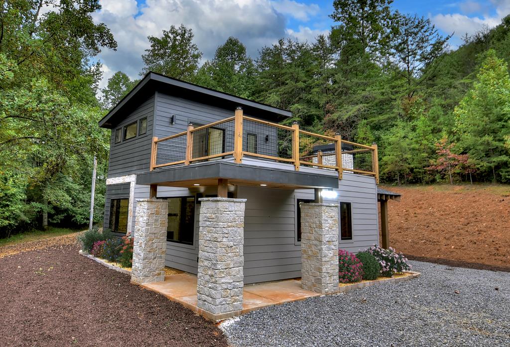 2634 Mountain View Road Property Photo 1