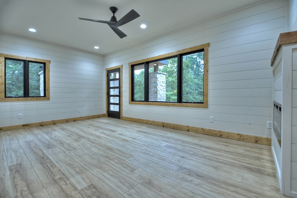 2634 Mountain View Road Property Photo 17