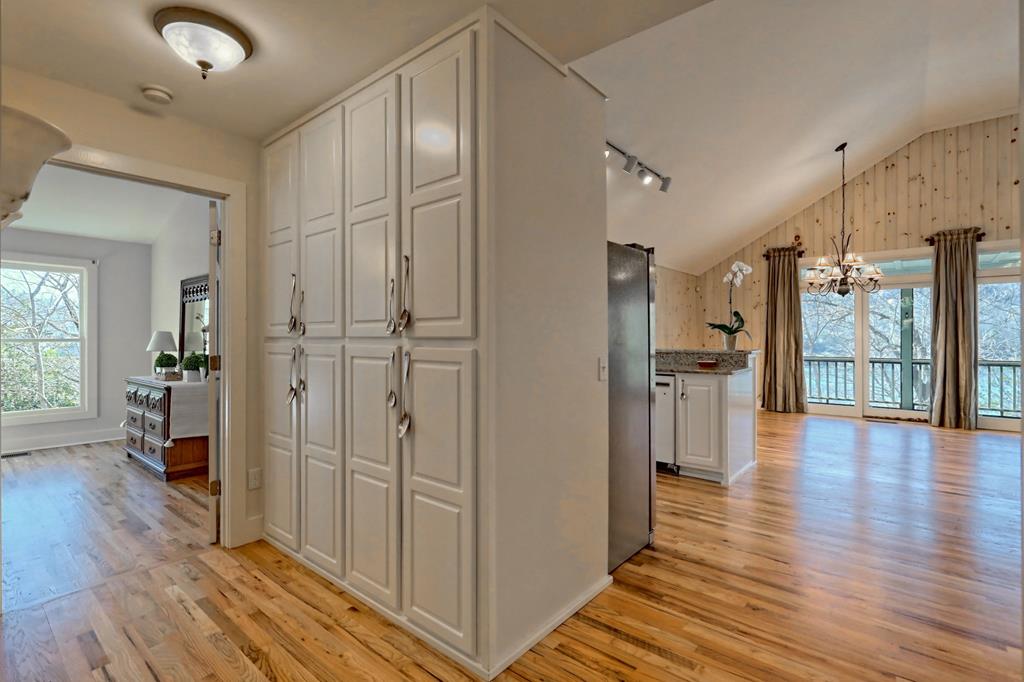 888 Moccasin Creek Road Property Photo 12