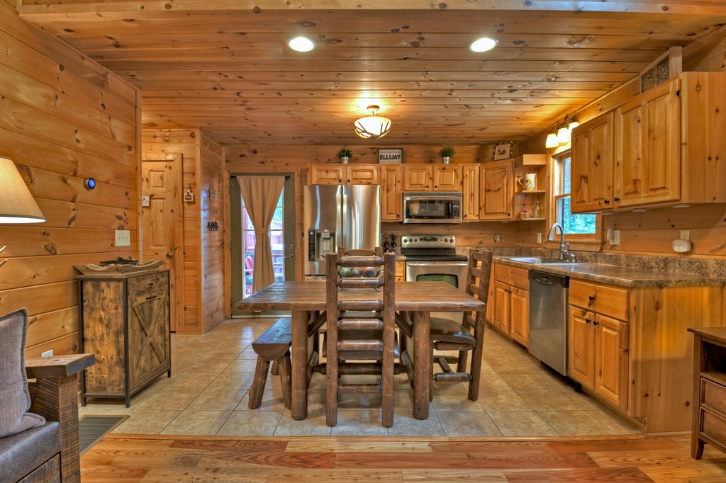 343 Seneca Drive Property Photo 9