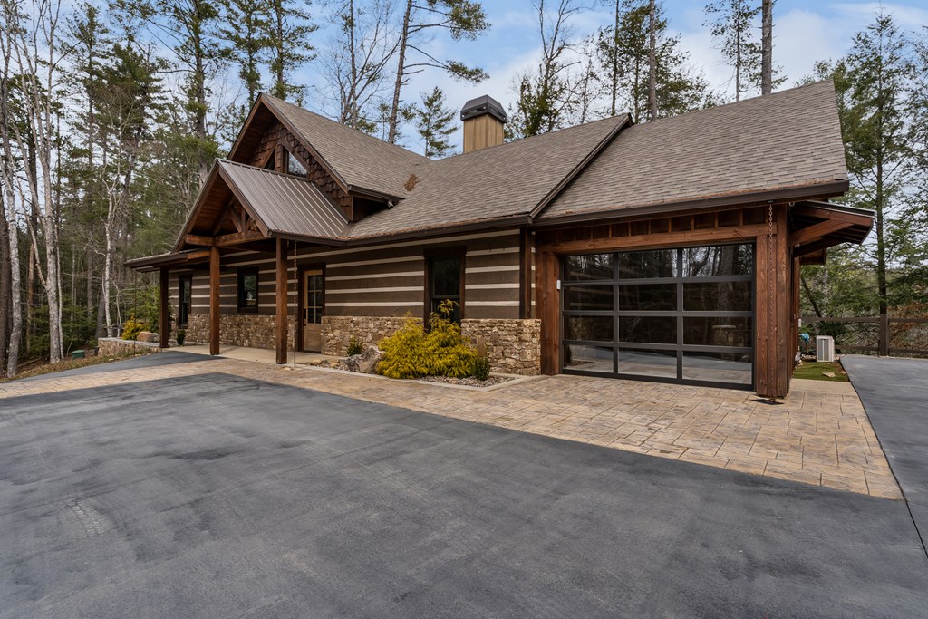 1058 Fir Lane Property Photo 4