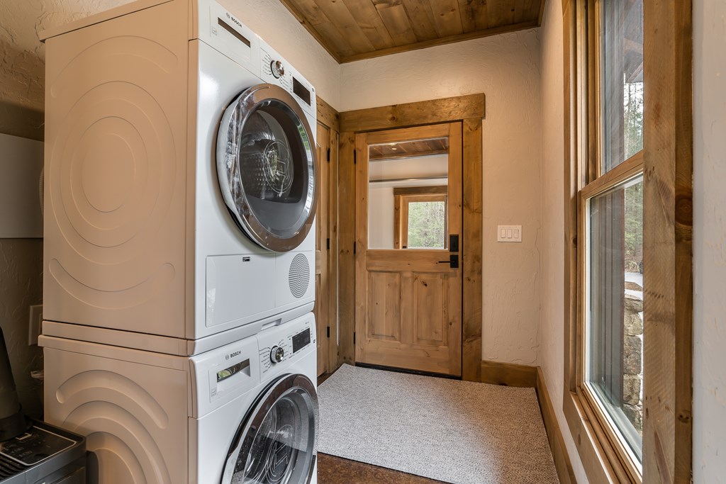 1058 Fir Lane Property Photo 17