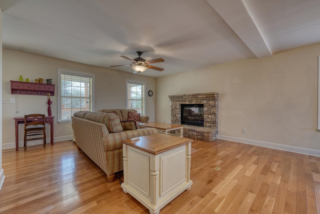 6129 Ruth Drive Property Photo 6