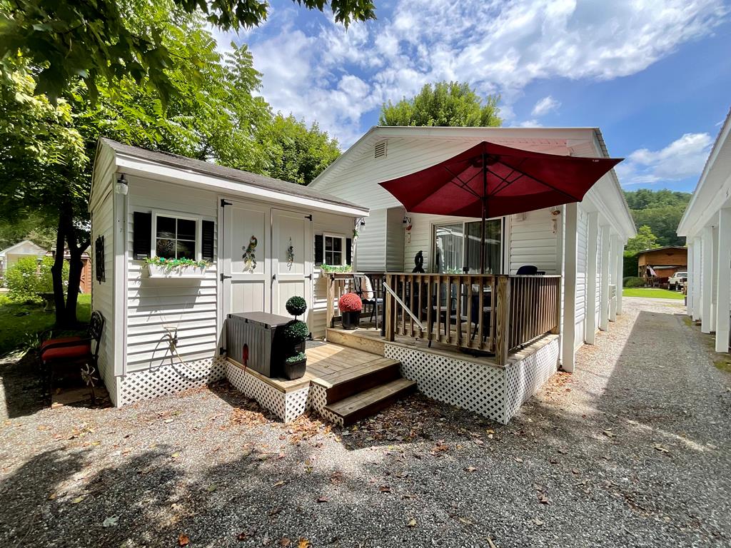 4338 River Bank Run Property Photo 2