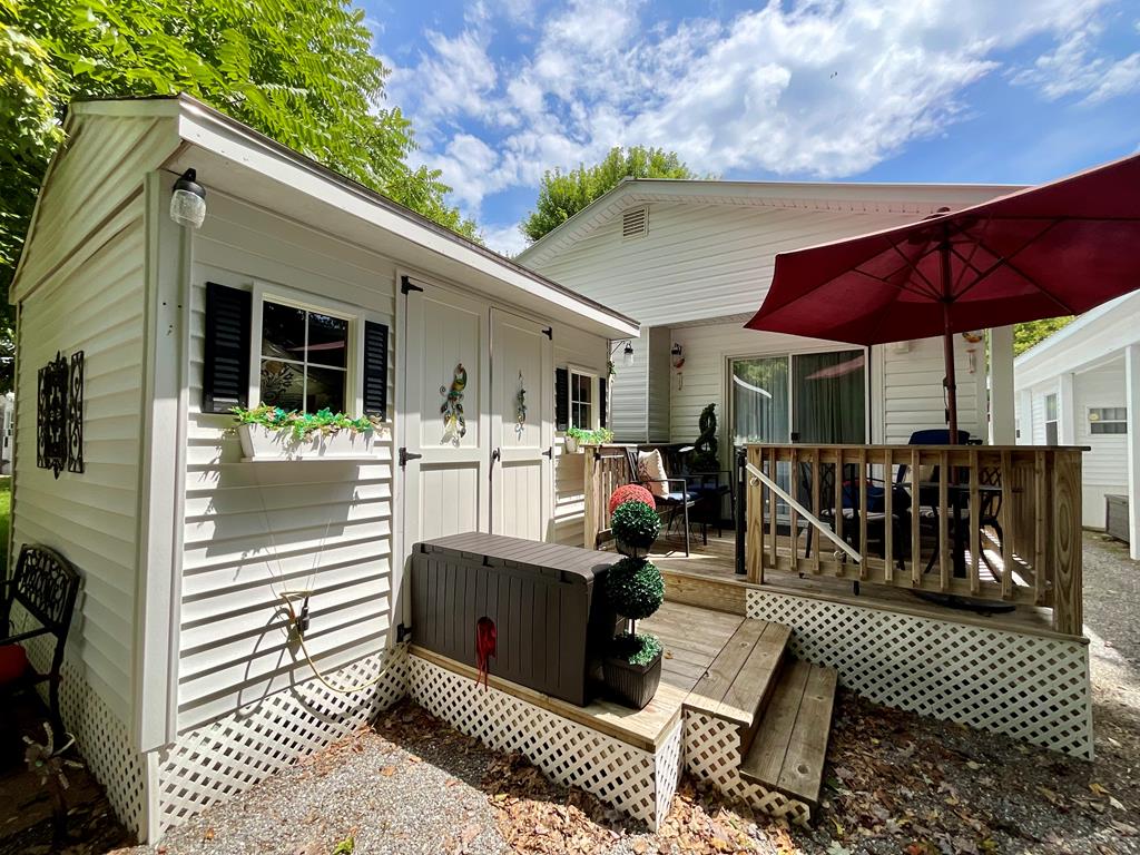 4338 River Bank Run Property Photo 3