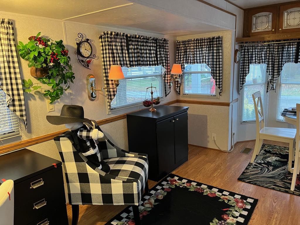 4338 River Bank Run Property Photo 12