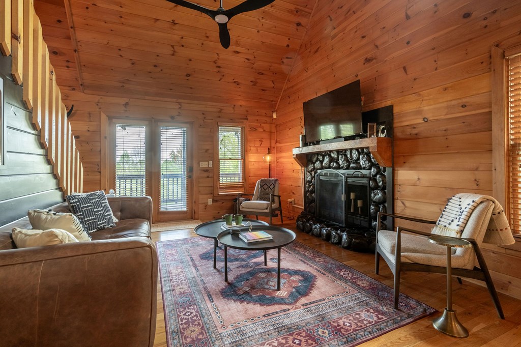 384 Mountain Highlands Court Property Photo 4