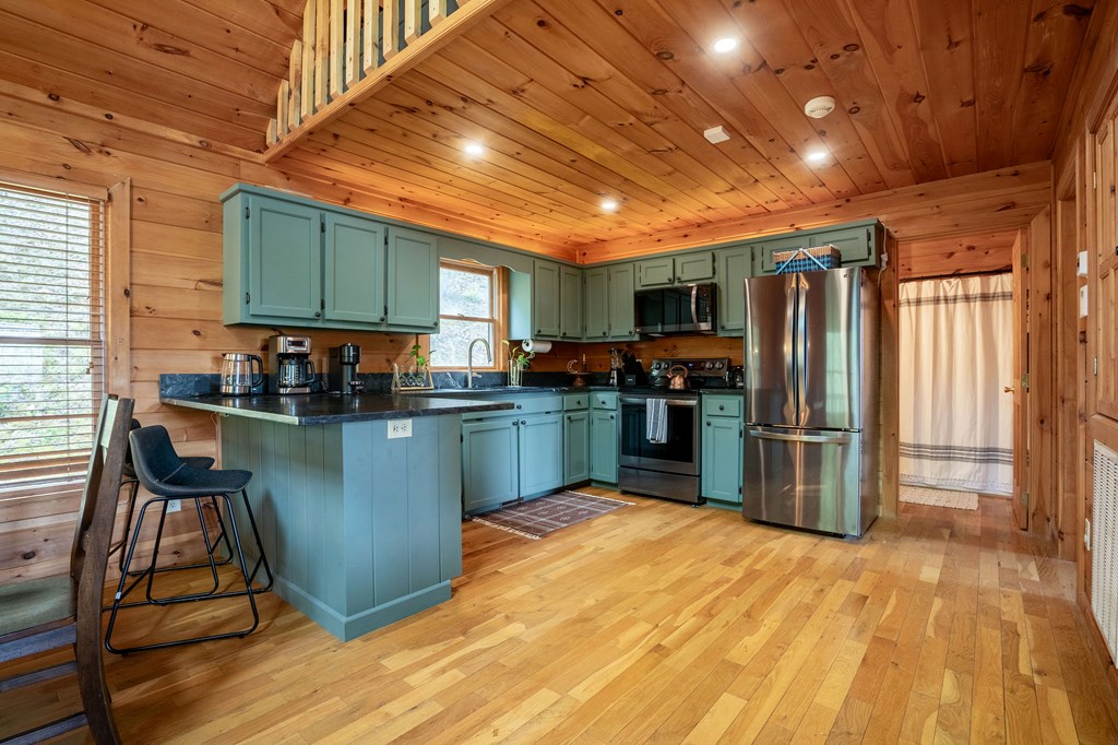 384 Mountain Highlands Court Property Photo 9