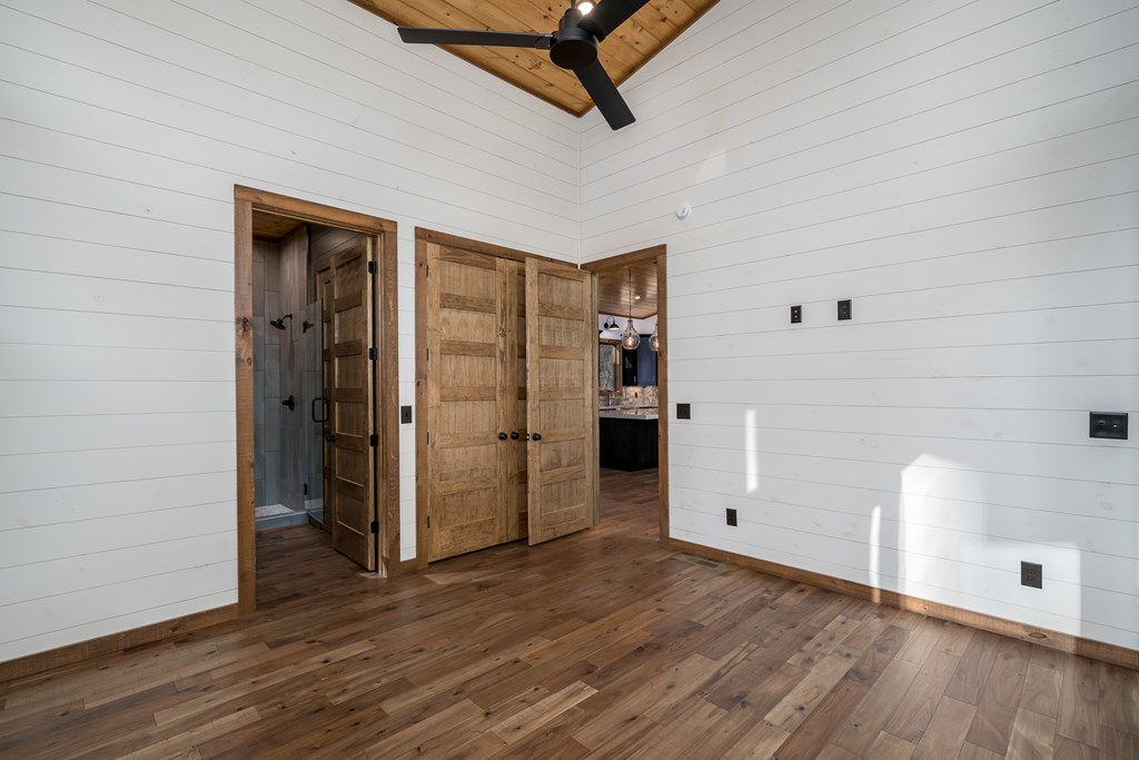 212 Fish Tale Cove Property Photo 27
