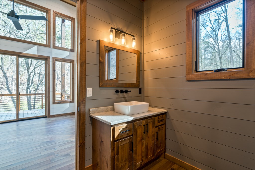 212 Fish Tale Cove Property Photo 30