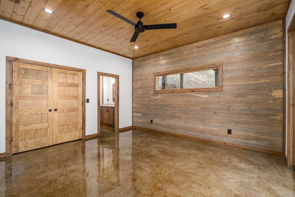 212 Fish Tale Cove Property Photo 37