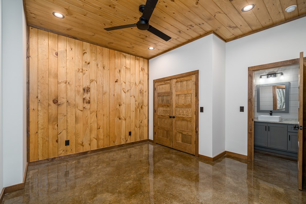 212 Fish Tale Cove Property Photo 40