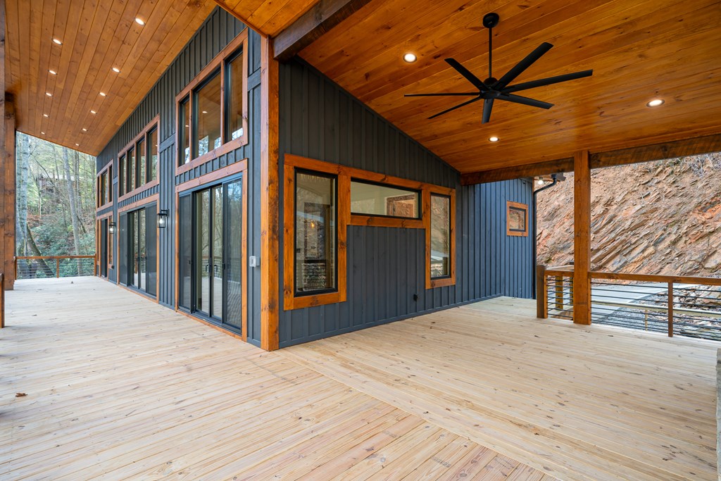 212 Fish Tale Cove Property Photo 45