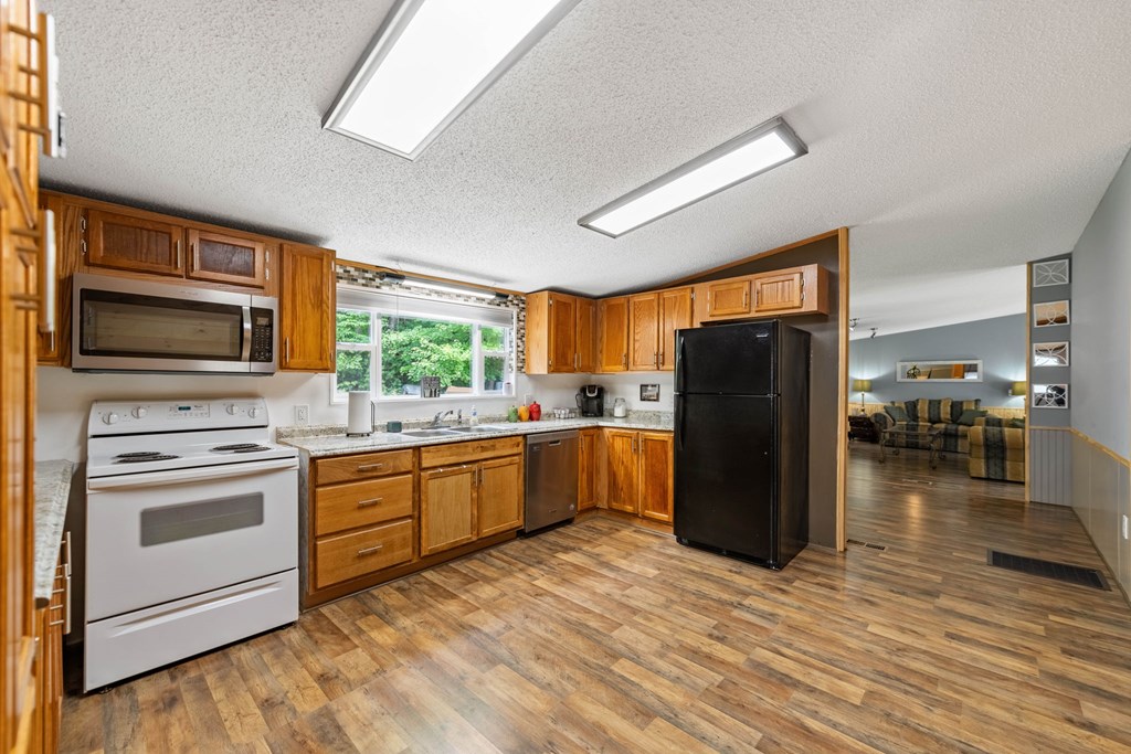 204 Queens Avenue Property Photo 7