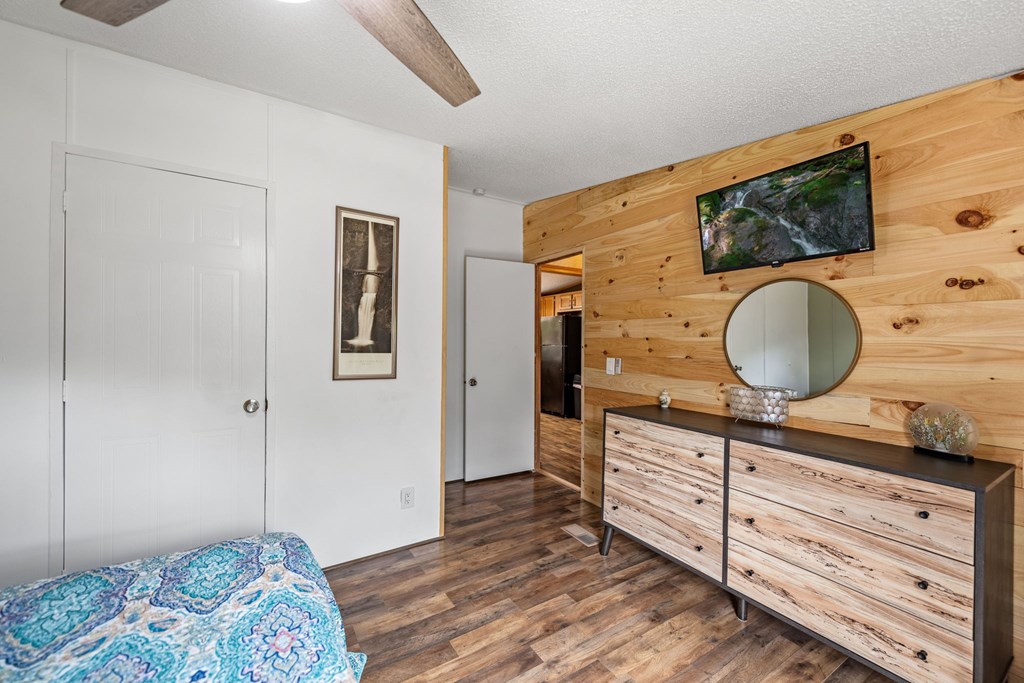 204 Queens Avenue Property Photo 11