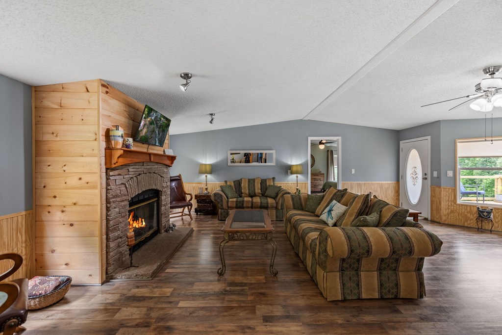 204 Queens Avenue Property Photo 16