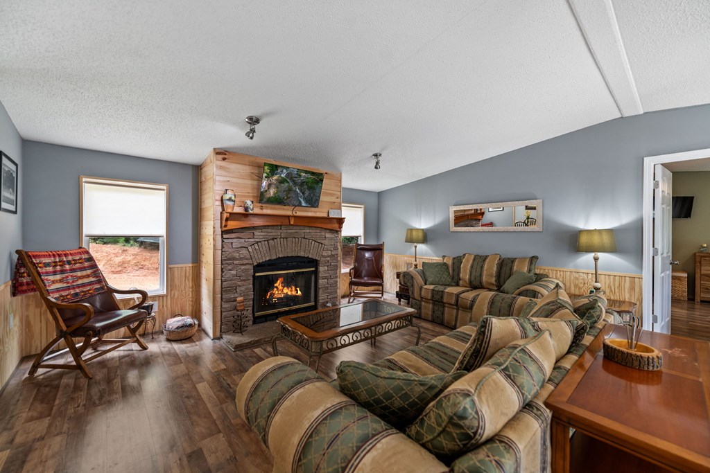 204 Queens Avenue Property Photo 17