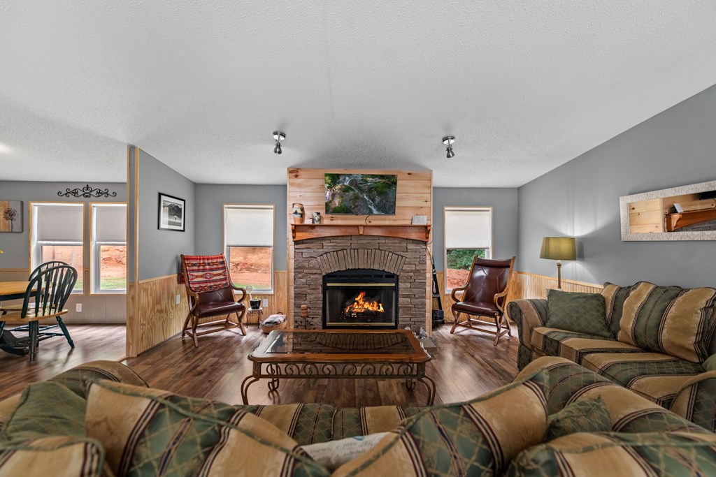 204 Queens Avenue Property Photo 18