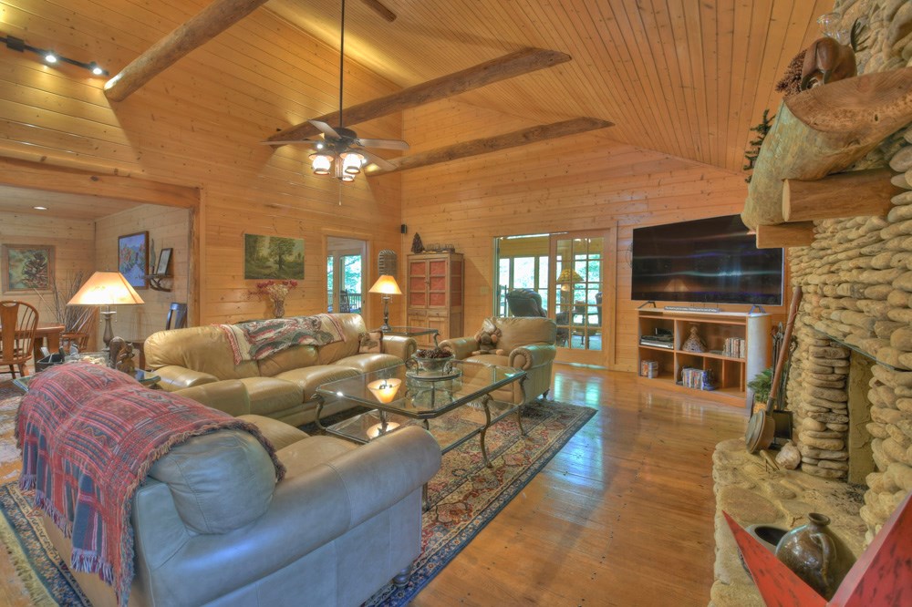 730 Riverside Lane Property Photo 6