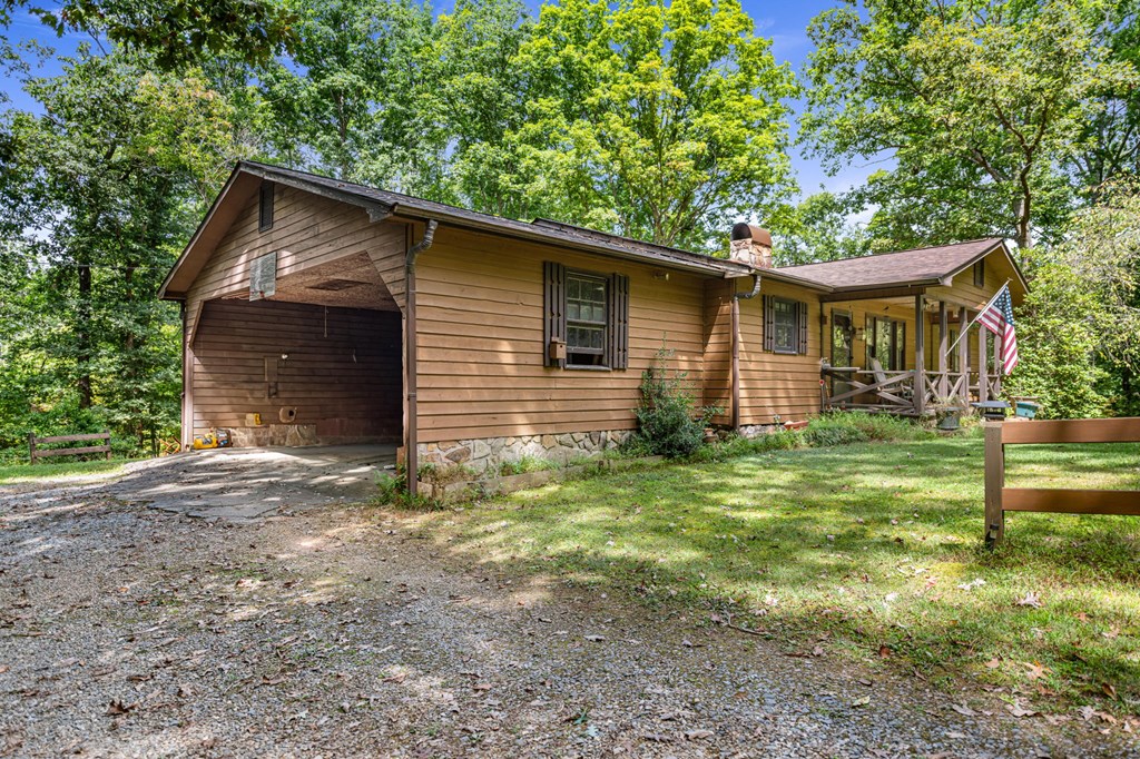 788 Lake Forest Drive Property Photo 2