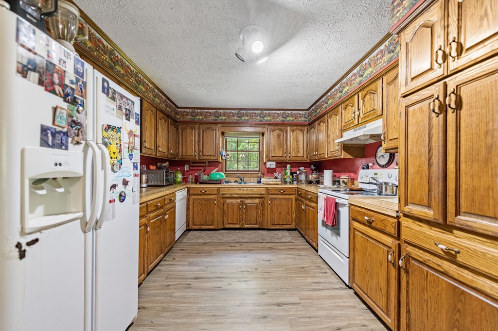 788 Lake Forest Drive Property Photo 8