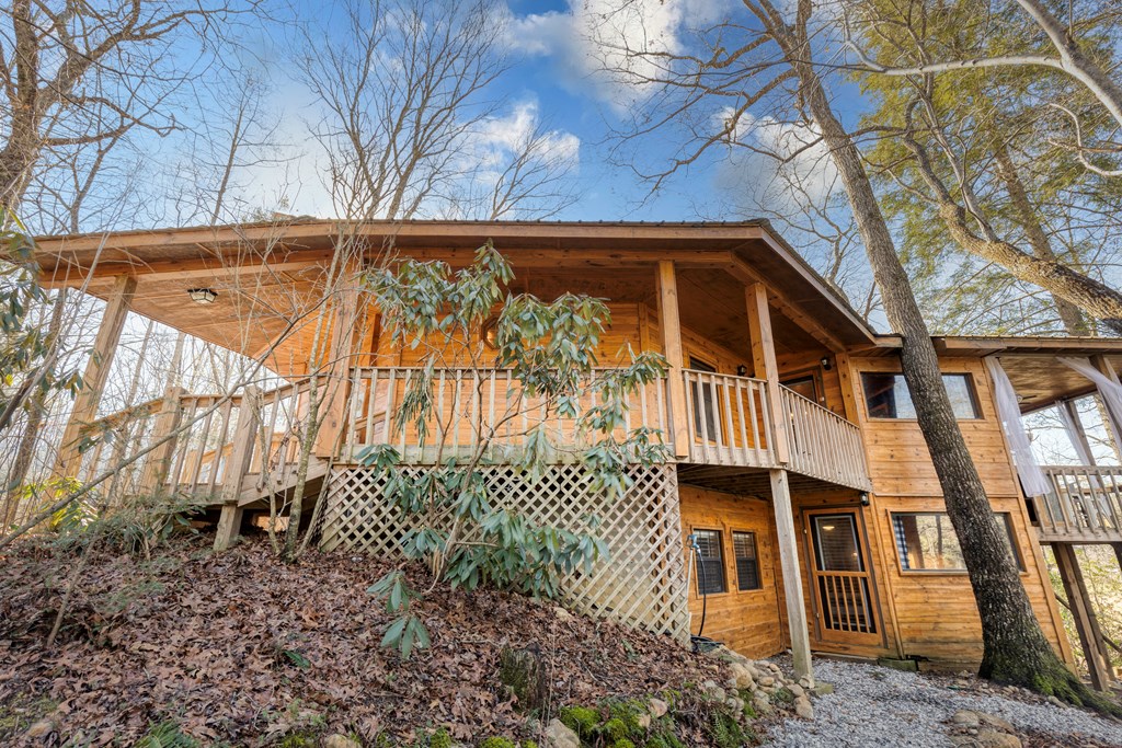 586 Newport Road Property Photo 4