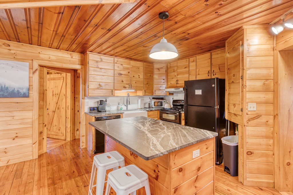 586 Newport Road Property Photo 36