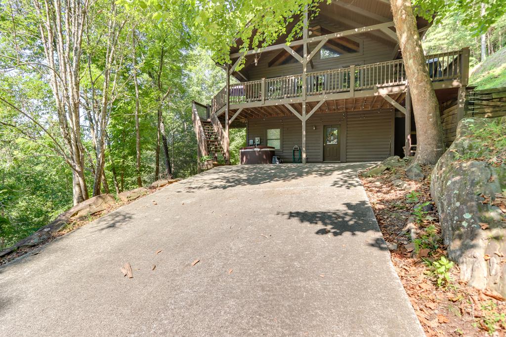 223 Novena Court Property Photo 1