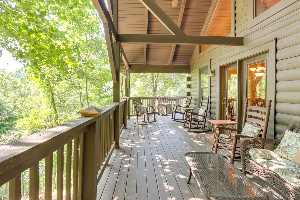 223 Novena Court Property Photo 7
