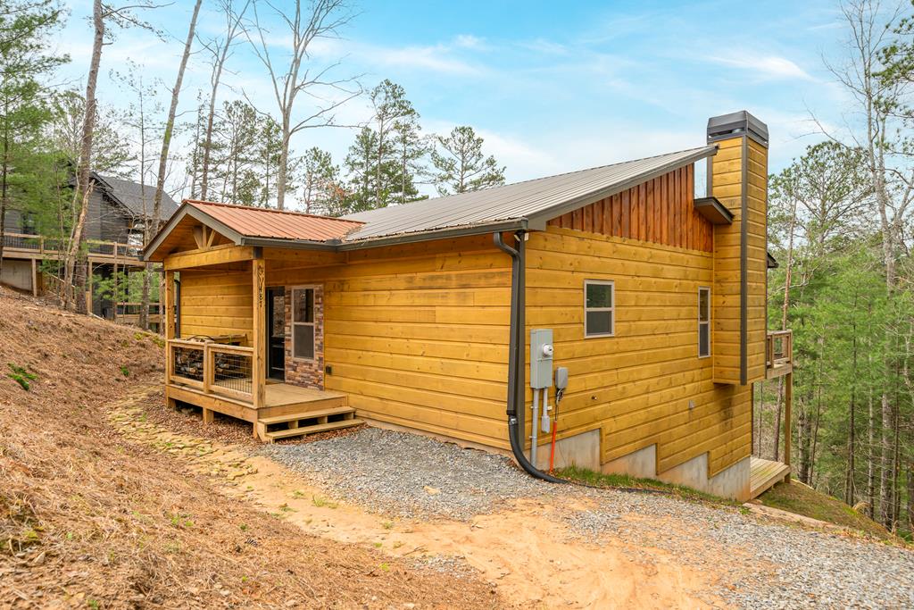 487 Hillsdale Drive Property Photo 3