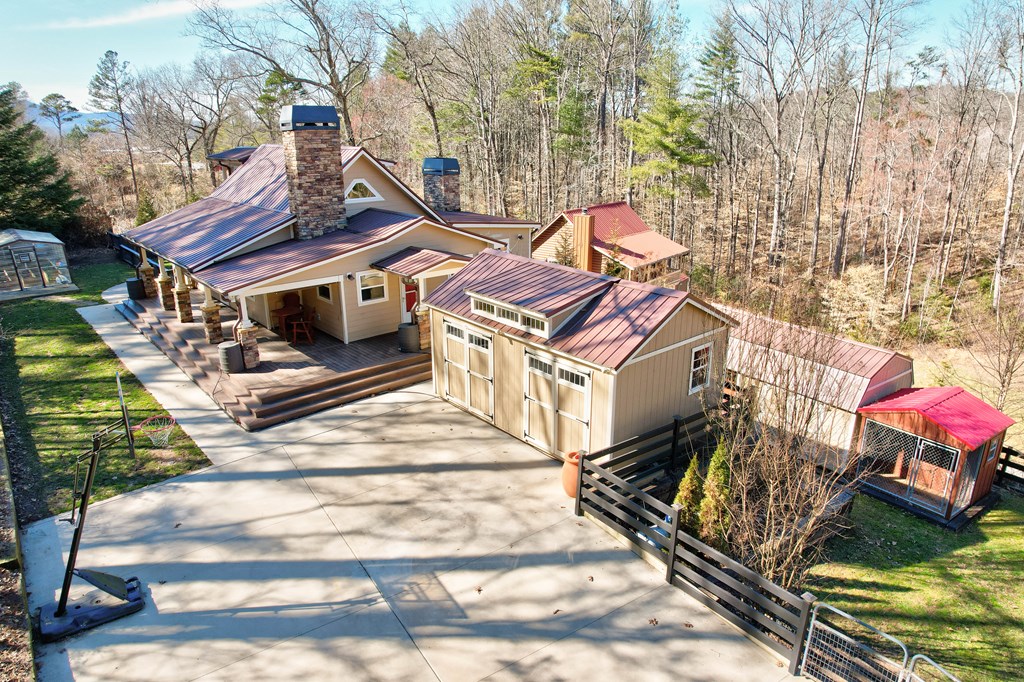 59 Treetop Lane Property Photo 4