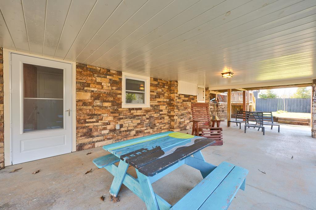 59 Treetop Lane Property Photo 34