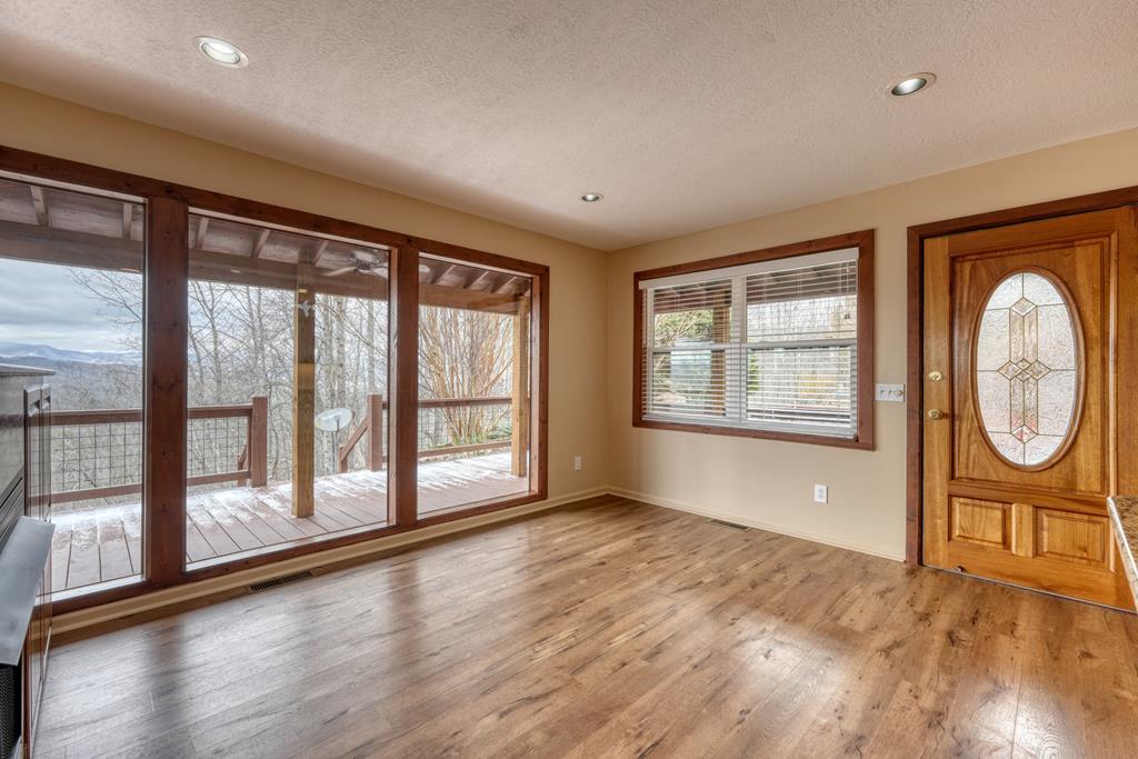 130 Hogans Run Property Photo 23