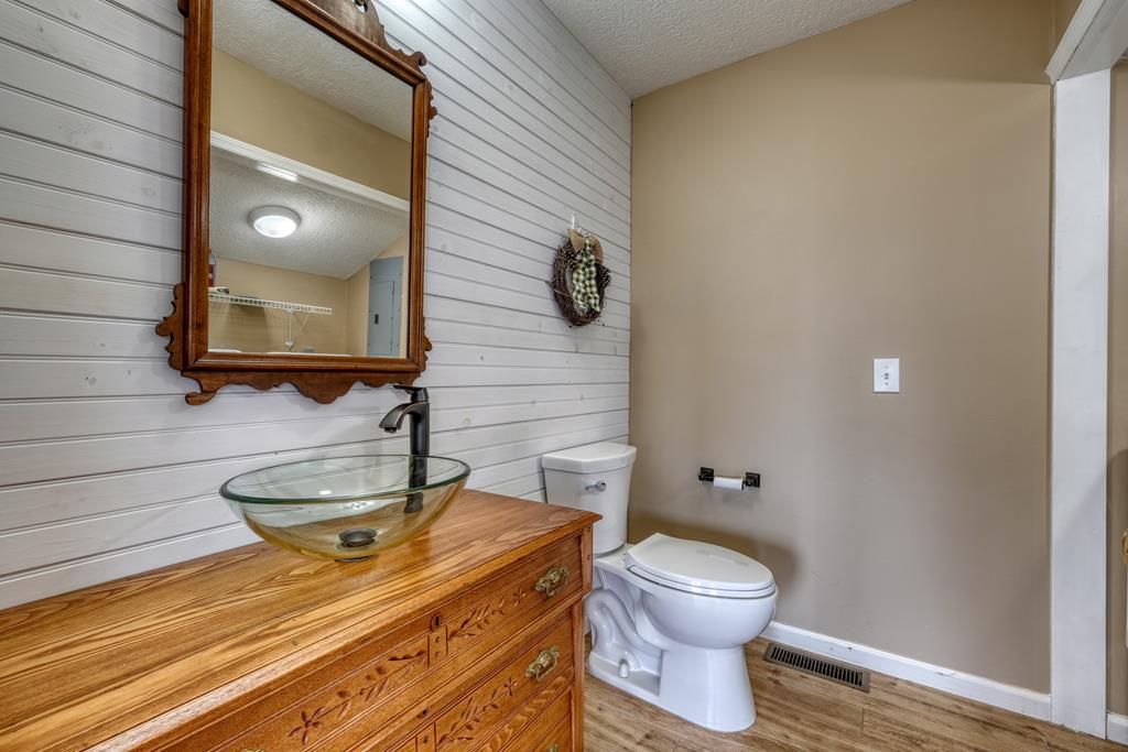 130 Hogans Run Property Photo 31