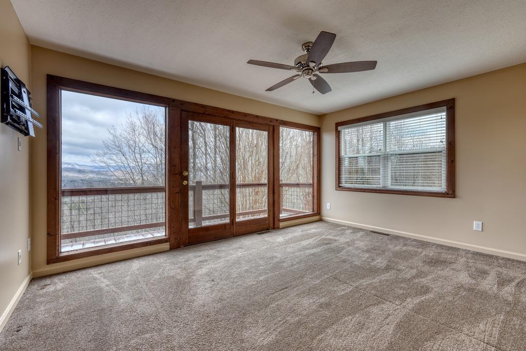 130 Hogans Run Property Photo 38