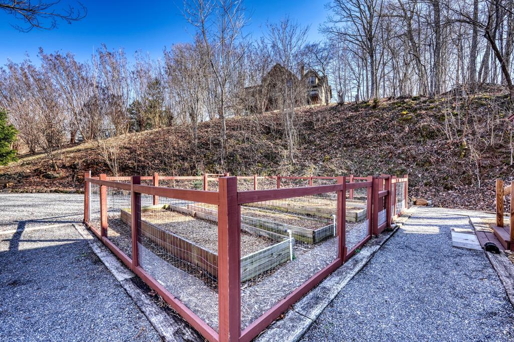 130 Hogans Run Property Photo 45