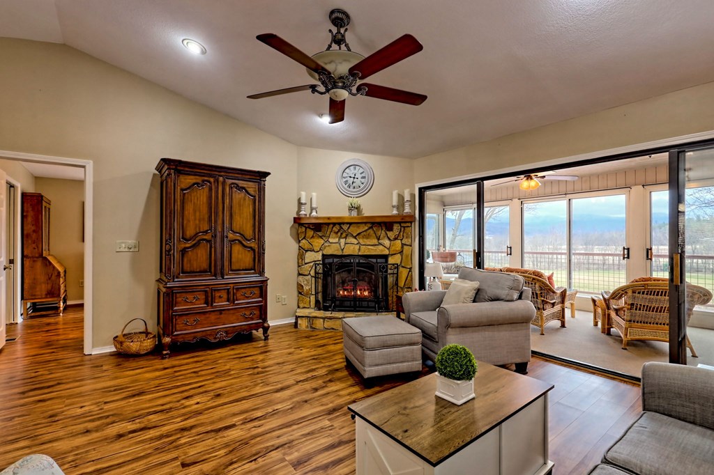5530 Pine Crest Road Property Photo 4