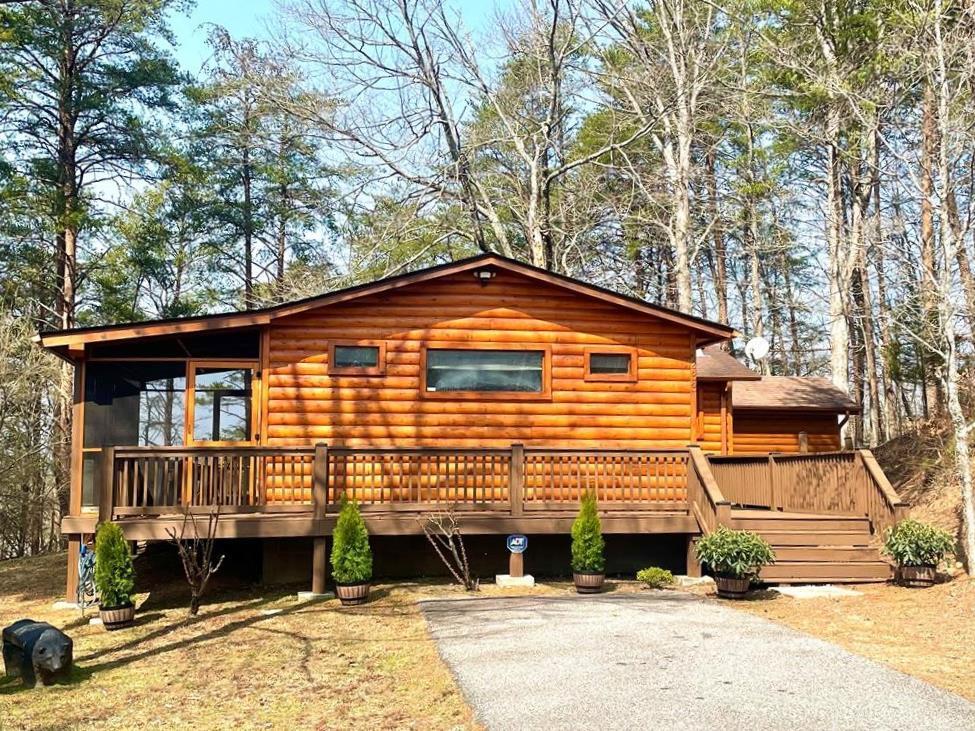 233 River Hills Property Photo 1